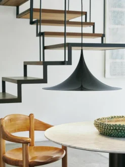 Armlehnstuhl Daumiller aus Kiefernholz