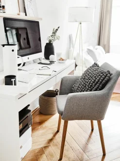 Armlehnstuhl Nora mit Holzbeinen