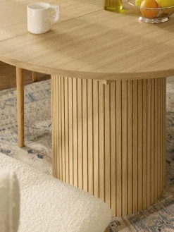 Ausziehbarer Esstisch Filo mit Rillenstruktur, 120 - 160 x 75 cm