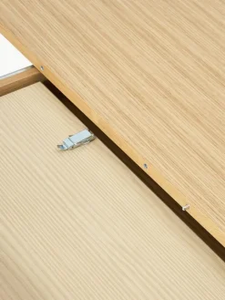 Ausziehbarer Esstisch Filo mit Rillenstruktur, 120 - 160 x 75 cm