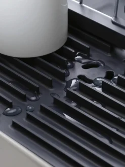 Ausziehbares Abtropfgestell Extend mit verstellbarem Wasserauslauf