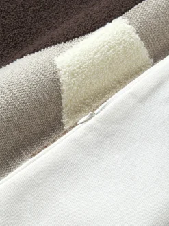 Baumwoll-Kissenhülle Nomi mit abstrakter Verzierung