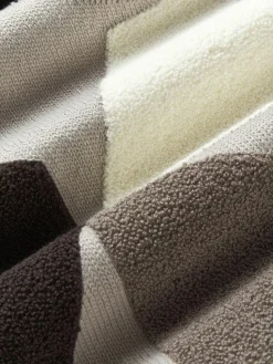 Baumwoll-Kissenhülle Nomi mit abstrakter Verzierung