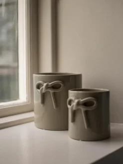 Übertopf Bow aus Keramik, H 14 cm