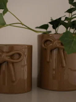 Übertopf Bow aus Keramik, H 14 cm