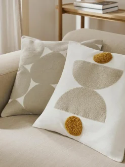 Bestickte Baumwoll-Kissenhülle Izad mit Hoch-Tief-Struktur