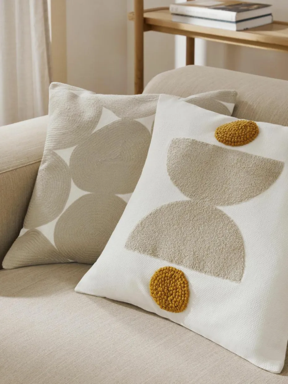 Bestickte Baumwoll-Kissenhülle Izad mit Hoch-Tief-Struktur