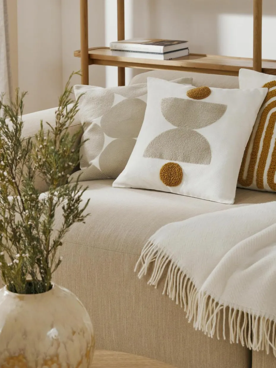 Bestickte Baumwoll-Kissenhülle Izad mit Hoch-Tief-Struktur