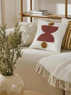 Bestickte Baumwoll-Kissenhülle Izad mit Hoch-Tief-Struktur