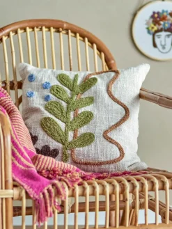 Besticktes Baumwoll-Kissen Batley mit floralem Motiv