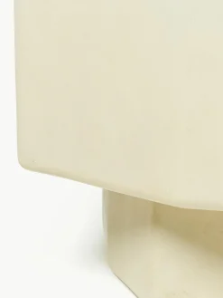 Beton-Couchtisch Staffa in organischer Form