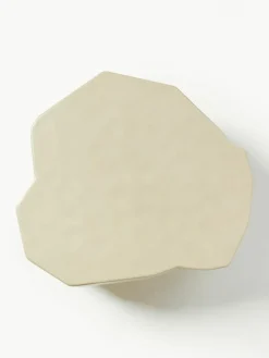 Beton-Couchtisch Staffa in organischer Form