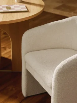 Bouclé-Armlehnstuhl Mairo