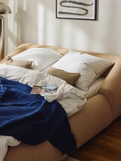 Bouclé-Polsterbett Sofia