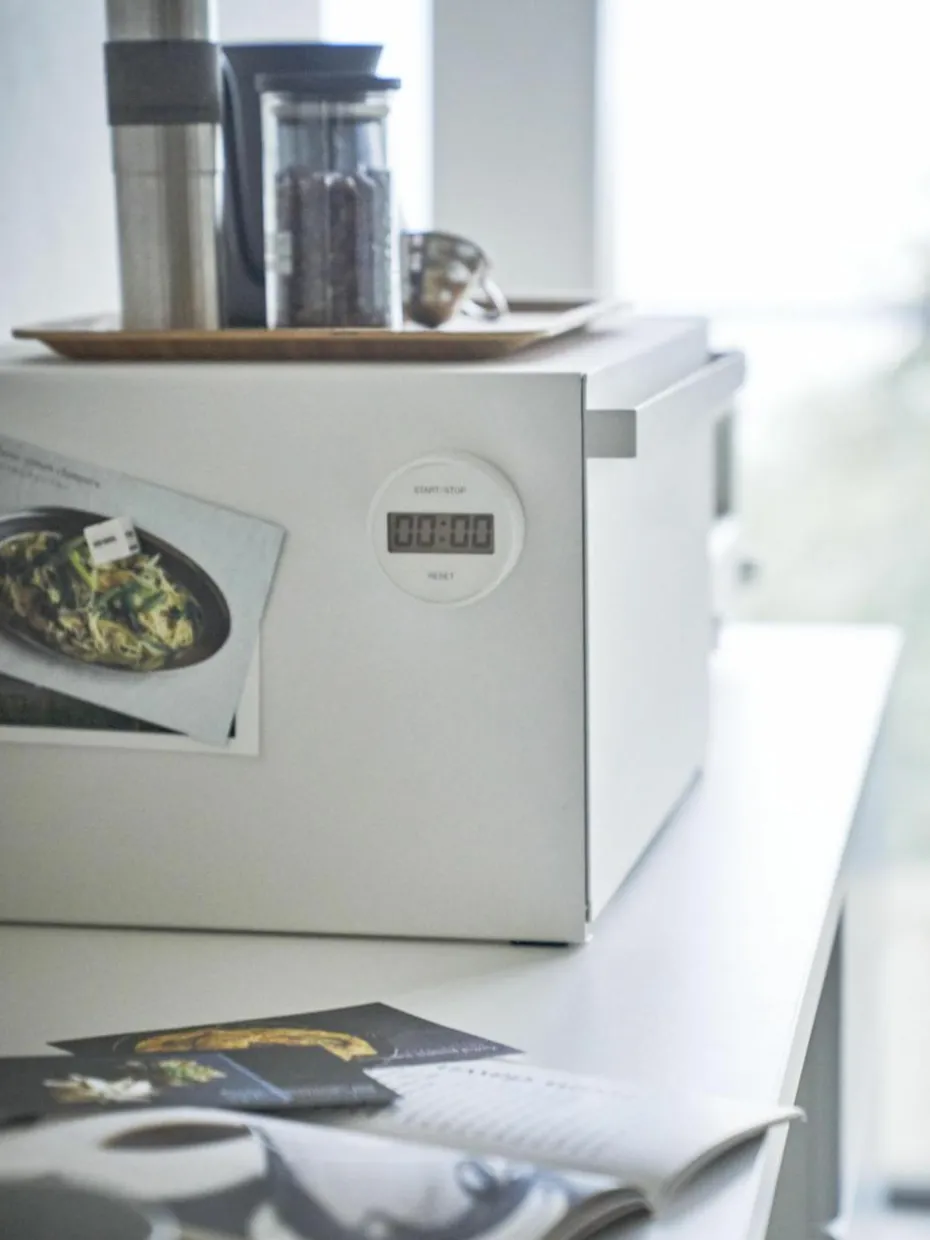 Brotkasten Tower mit magnetischer Öffnung