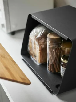 Brotkasten Tower mit Schneidebrett als Deckel