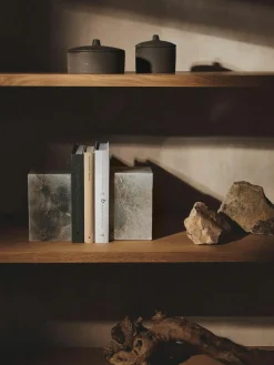 Buchstützen Nell, 2 Stück