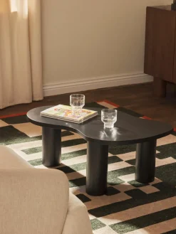 Couchtisch Didi aus Eichenholz in organischer Form