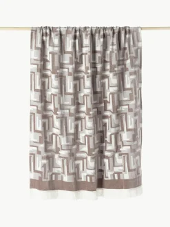 Decke Fran mit Fransenabschluss