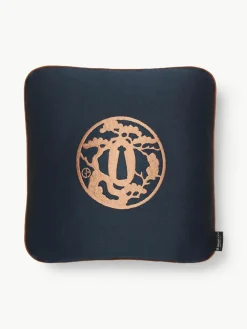 Dekokissen Japan mit Giorgio Armani-Logo