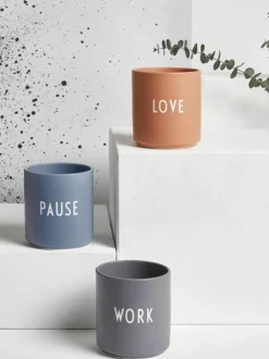 Design Becher Favourite WORK mit Schriftzug