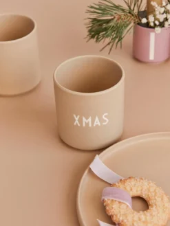Design Becher Favourite XMAS mit Schriftzug