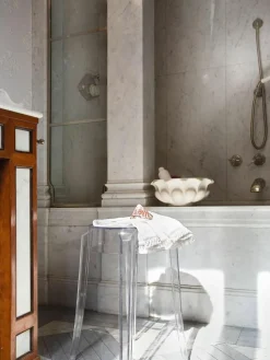 Design Hocker Charles Ghost