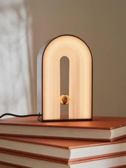 Dimmbare LED-Tischlampe Castellum mit Diffusorscheibe