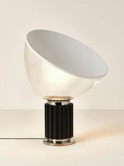 Dimmbare LED-Tischlampe Taccia Small, mundgeblasen