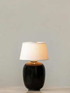 Dimmbare Tischlampe Torso mit USB-Anschluss