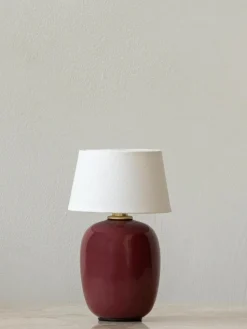 Dimmbare Tischlampe Torso mit USB-Anschluss