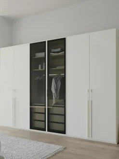 Drehtürenschrank Skat Shine mit beleuchteten Glastüren