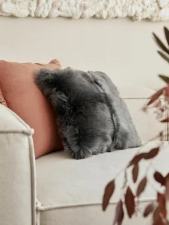 Flauschige Kunstfell-Kissenhülle Mathilde, glatt