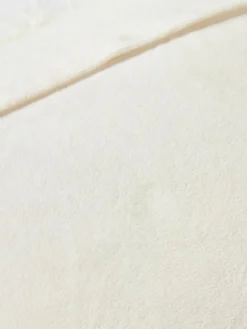 Flauschige Kunstfell-Kissenhülle Morten, gelockt