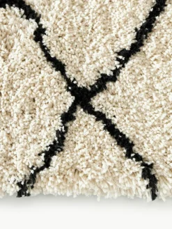 Flauschiger Hochflor-Teppich Naima, handgetuftet