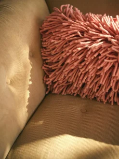 Flauschiges Kissen Rugged, handgefertigt