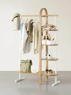 Garderobe Bellwood aus Eukalyptusholz mit Ablageflächen