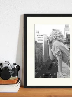 Gerahmter Digitaldruck Marilyn At The Ambassador Hotel New York