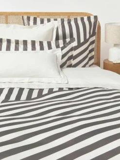 Gestreifter Baumwollsatin-Kopfkissenbezug Brendan mit Stehsaum