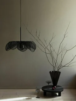 Große Pendelleuchte Styrka aus Bananenfasern, in verschiedenen Größen