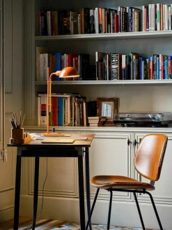 Große Schreibtischlampe Funiculí mit verstellbarem Lampenschirm