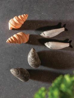 Handbemalte Salz- & Pfefferstreuer Sardine aus Dolomit, 2er-Set