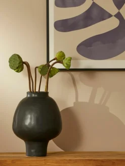 Handgefertigte Design-Vase Saki aus Steinzeug, H 32 cm