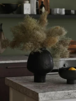 Handgefertigte Design-Vase Saki aus Steinzeug, H 32 cm