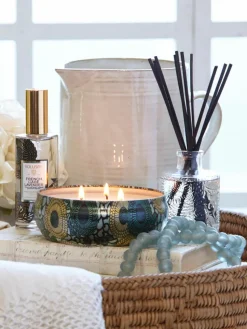 Handgefertigte Dreidocht-Duftkerze Japonica Collection (Cade-Holz, Eisenkraut & Lavendel)