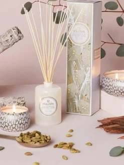 Handgefertigte Duftkerze Maison Blanc (Eukalyptus, Kardamom, Salbei & Hinoki Rinde)