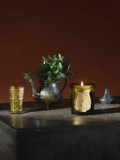 Handgefertigte Duftkerze Josephine (Chinesische Kamelie, ägyptischer Jasmin & türkische Rose)