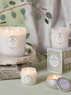 Handgefertigte Duftkerze Maison Blanc (Eukalyptus, Kardamom, Salbei & Hinoki Rinde)