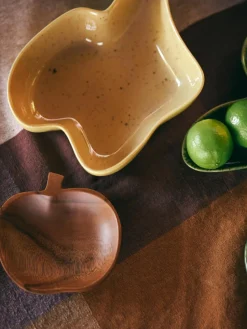 Handgefertigte Servierschale Shell aus Steinzeug