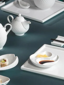 Handgefertigte Servierschale Wellenspiel Relief aus Porzellan